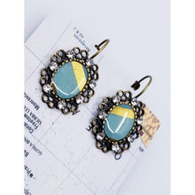 Load image into Gallery viewer, Crows Toes Earrings
